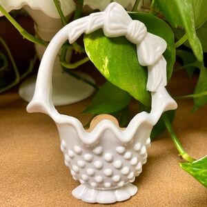Burwood White Plastic Hobnail Milk Glass Style Hanging Wall Pocket Basket 1984